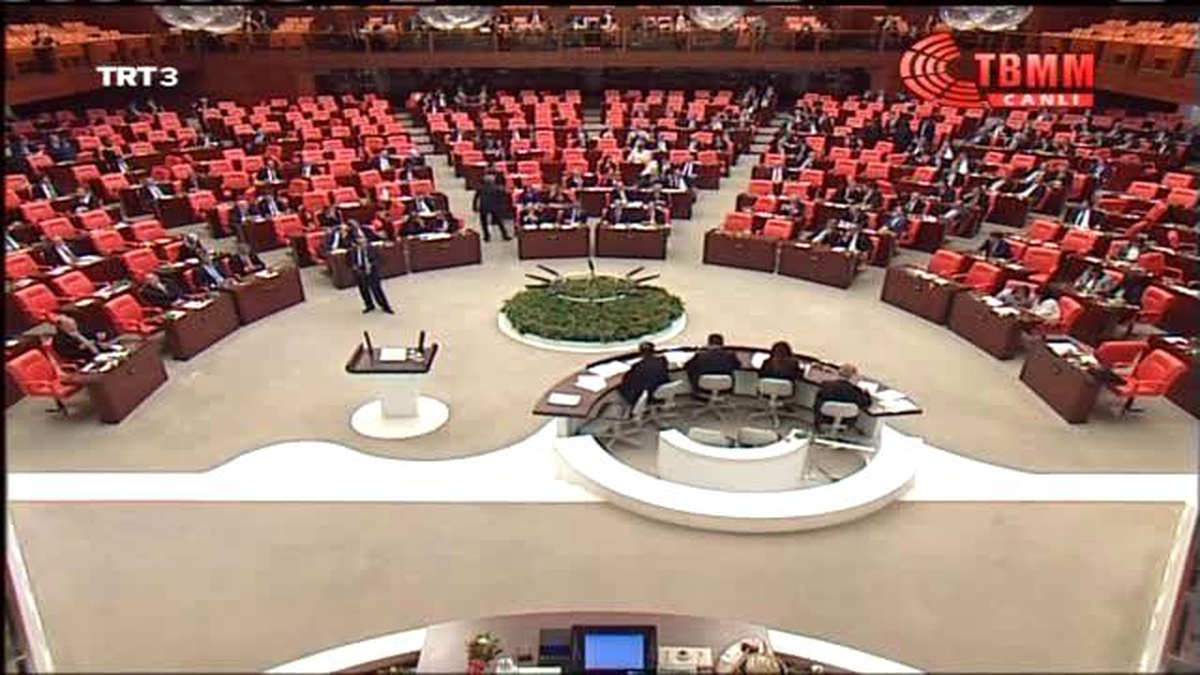 Efkan Ala?yı \'Anayasaya Bağlı Kalmayacağım Diyordun\' Diyerek Protesto Ettiler