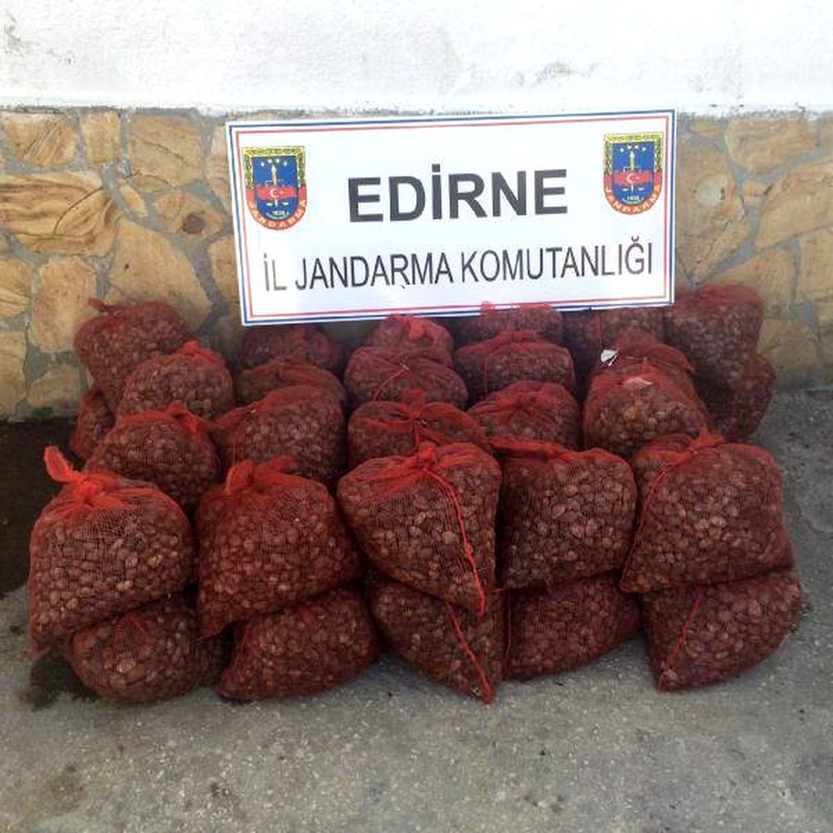 Enez\'de 700 Kilo Kaçak Midye Ele Geçirildi