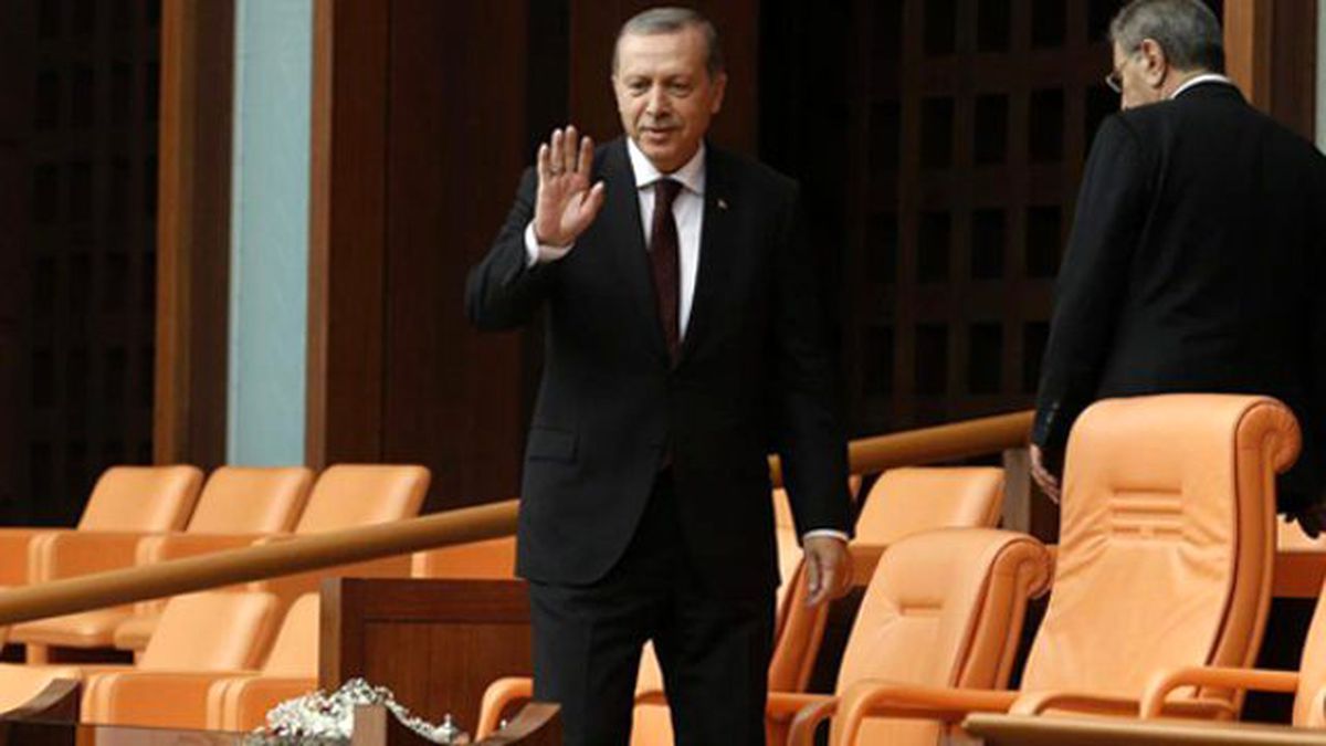 Erdoğan Genel Kurul'a Girince CHP, MHP ve HDP Vekilleri Ayağa Kalkmadı