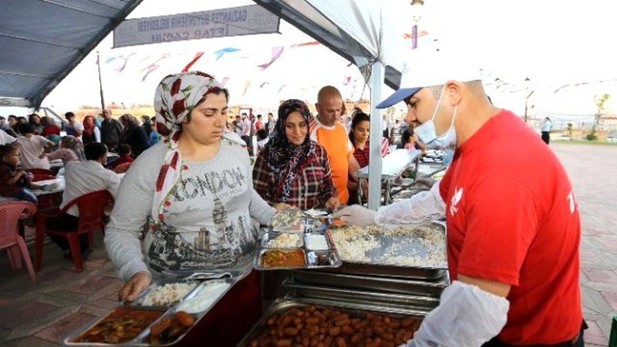 Fatma Şahin, Vatandaşlarla İftar Yaptı