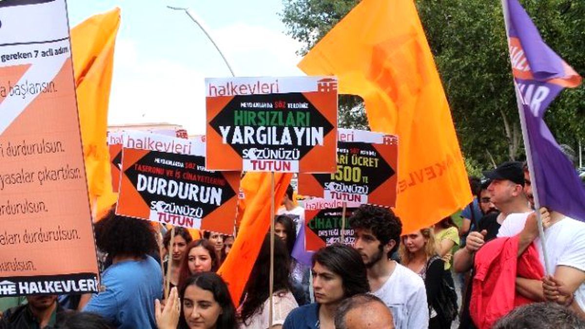 Halkevleri\'nden TBMM Önünde Eylem
