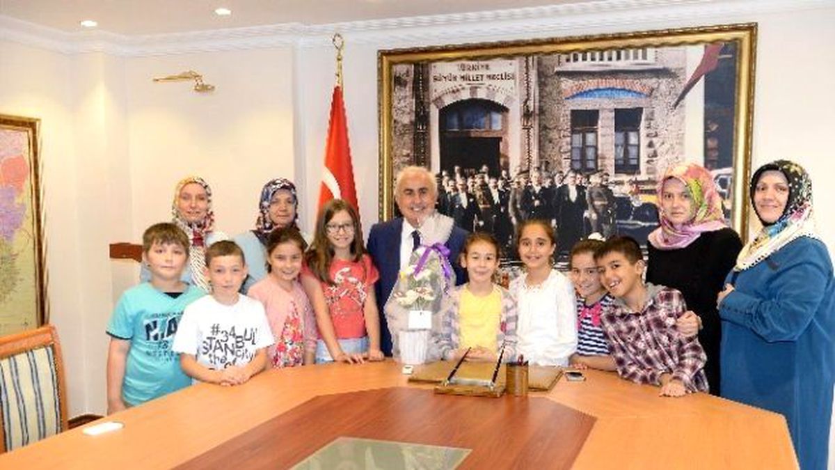 Hayat Boyu Eğitim Derneği Üyeleri, Edirne Valisi Şahin\'i Ziyaret Etti