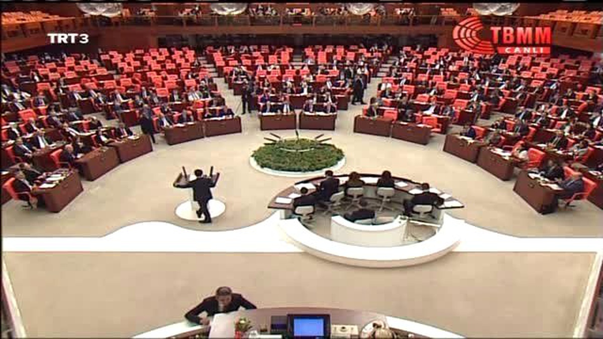 Hdp Eşbaşkanı Selahattin Demirtaş Yemin Etti