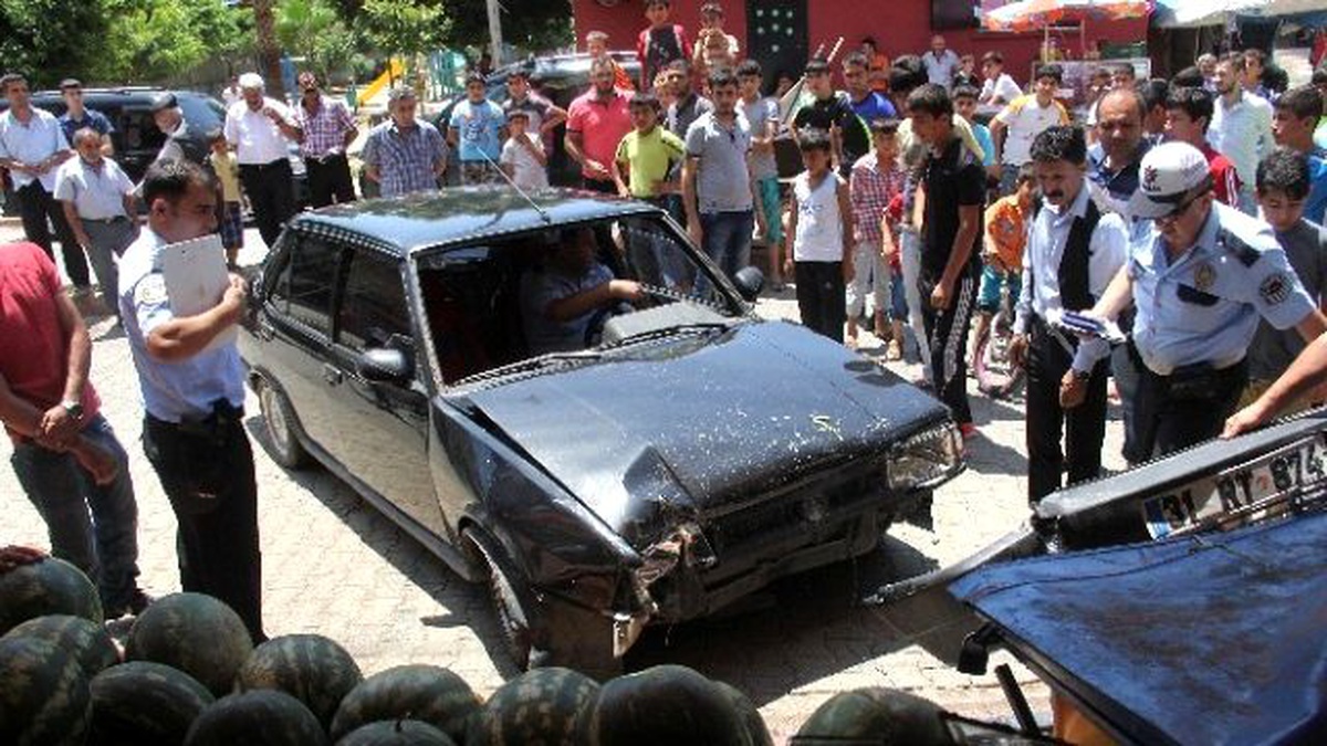 Hırsızlık Yapıp Kaçarken Otomobille Markete Girdi