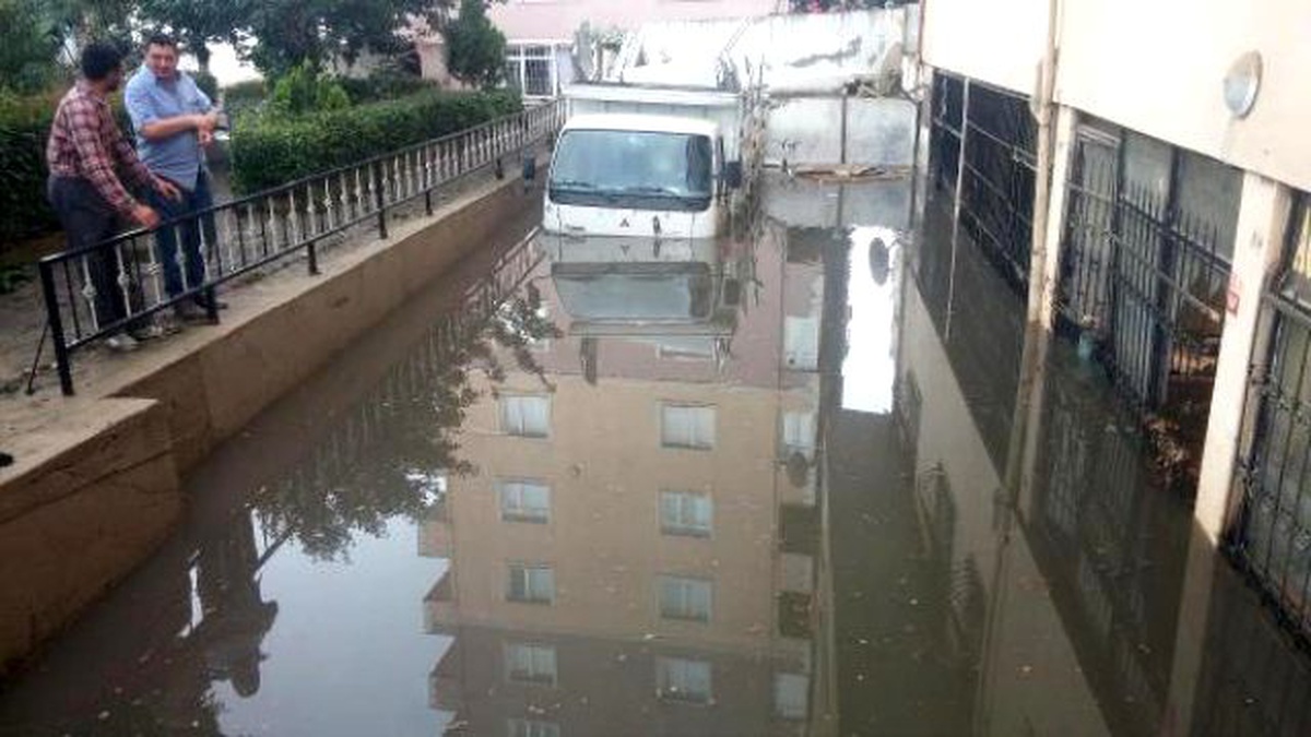 Kartal\'da Yağmur Sonrası Bu Manzaralar Yaşandı
