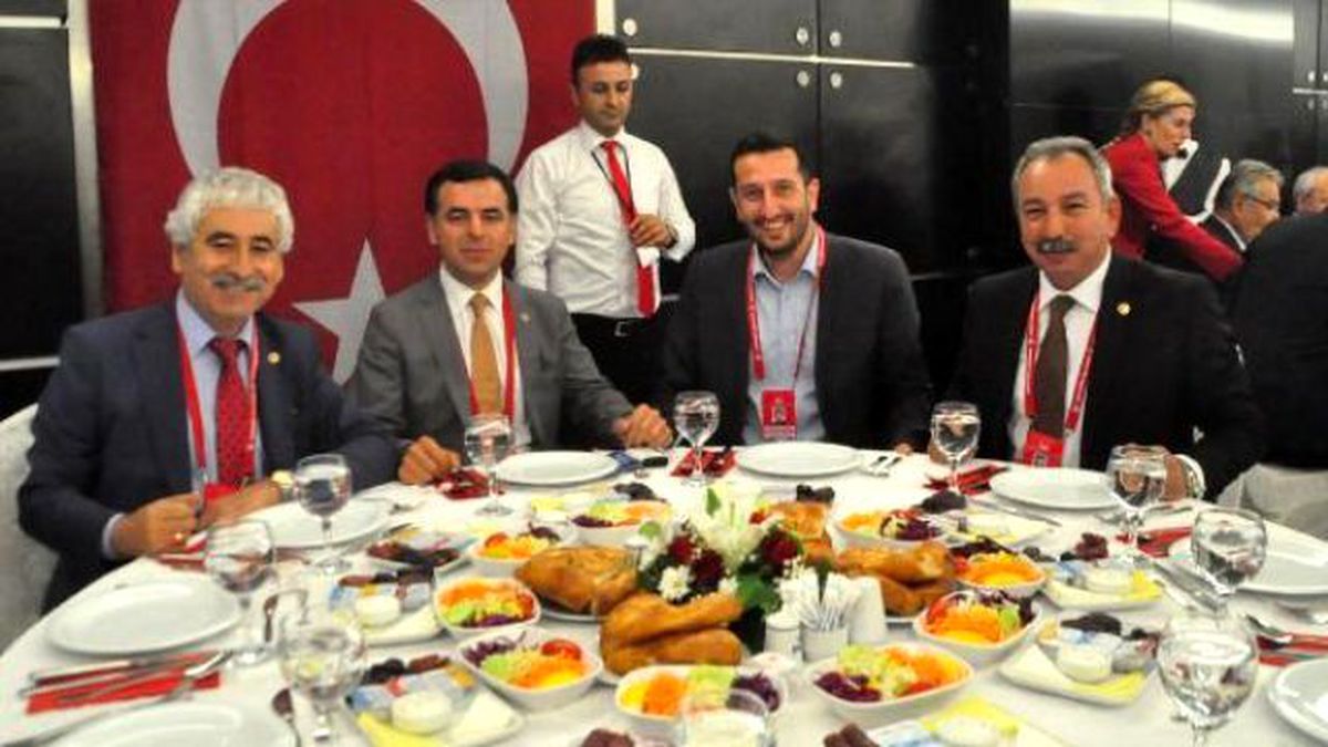 Kılıçdaroğlu, 25.dönem CHP Milletvekilleri İftar Yemeğinde Bir Araya Geldi