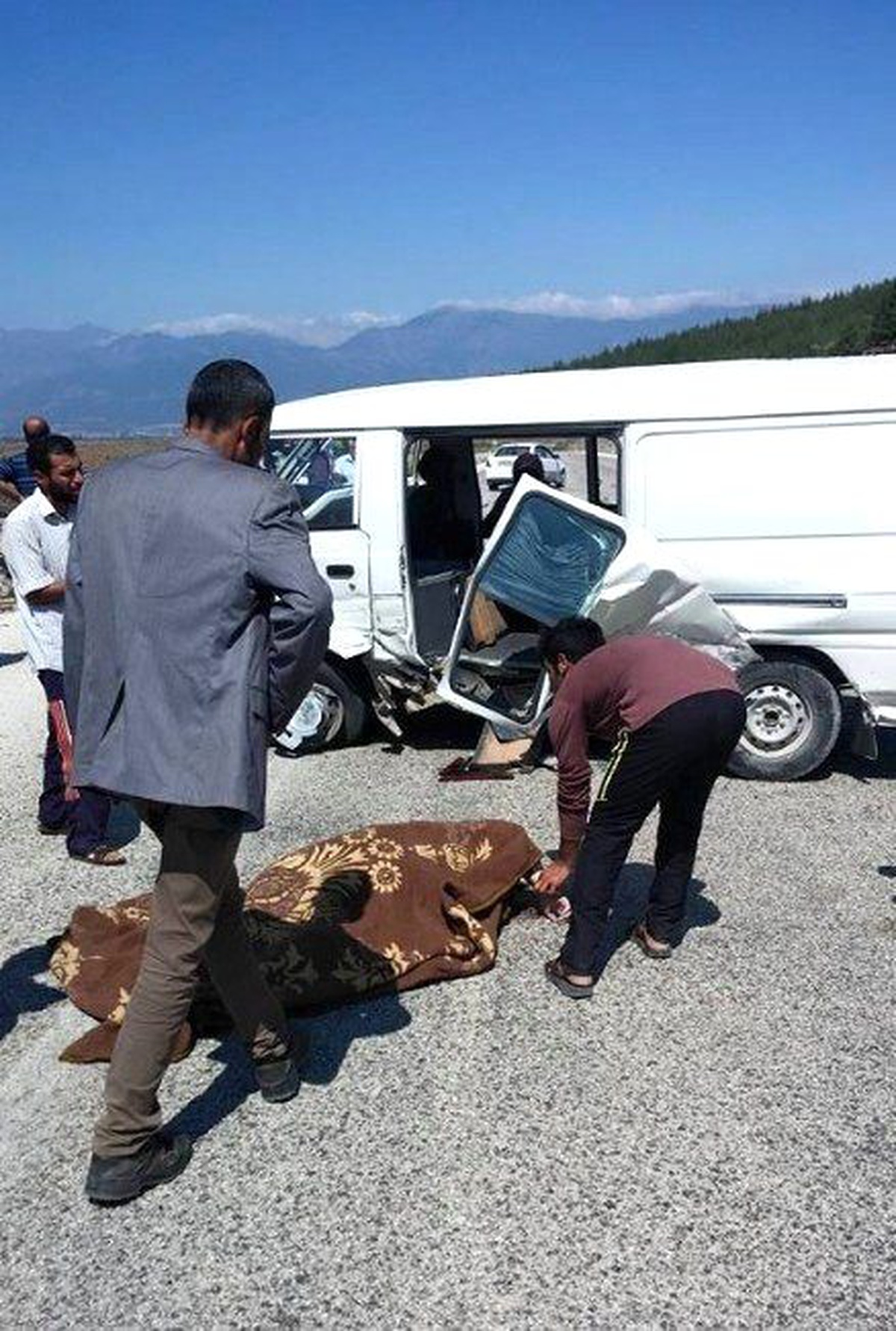 Kilis\'te Minibüsle Taksi Çarpıştı: 1 Ölü, 1 Yaralı