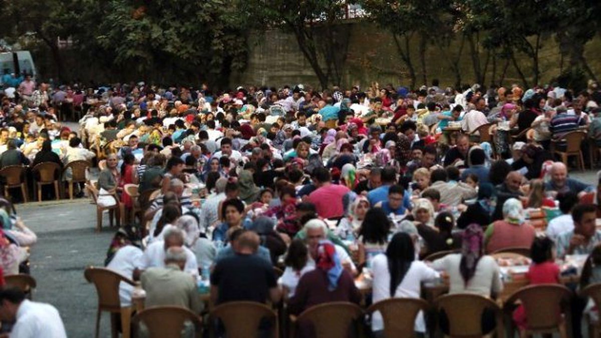 Komşuları Kaynaştıran İftar