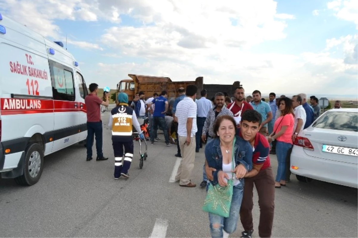 Konya\'da Yarış Motosikleti Kamyona Çarptı: İki Ölü