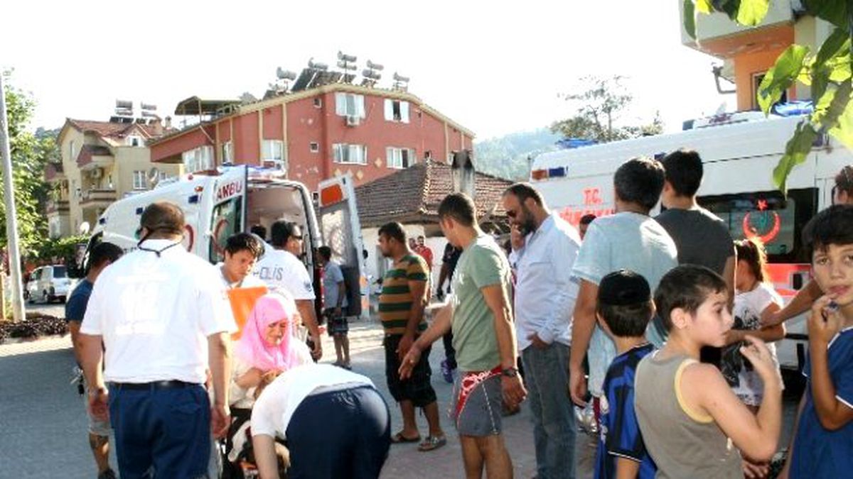 Marmaris\'te Trafik Kazası: 2 Yaralı