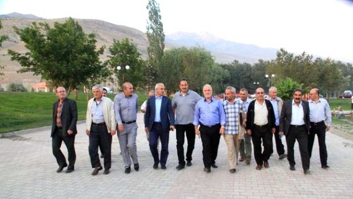 Muhtarlarla Belediye Başkanı İftarda Bir Araya Geldi