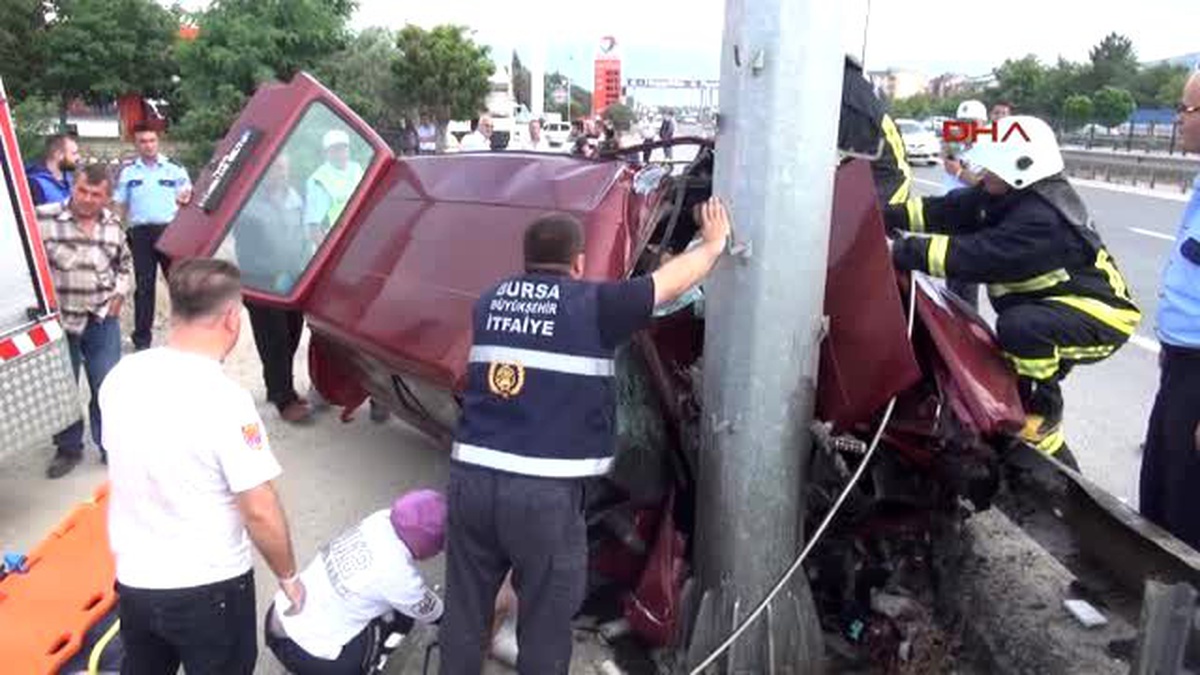 Orhangazi - Otomobilde Sıkışan Yaralıyı Kurtarma Çalışmaları Sırasında Çıkan Yangın Korkuttu