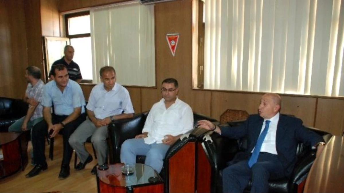 Özdemir, Diyarbakır Büyükşehir Belediye Spor Yöneticilerini Ziyaret Etti