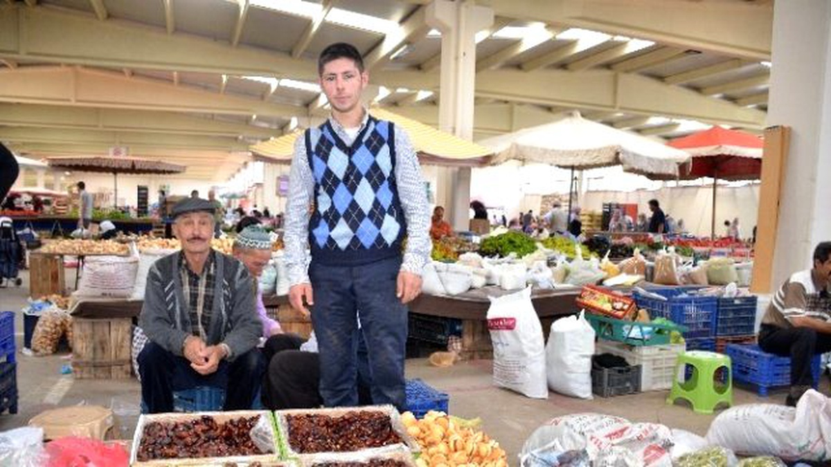 Ramazan Ayının İlk Pazarında Hurma Satıcılarına Büyük İlgi