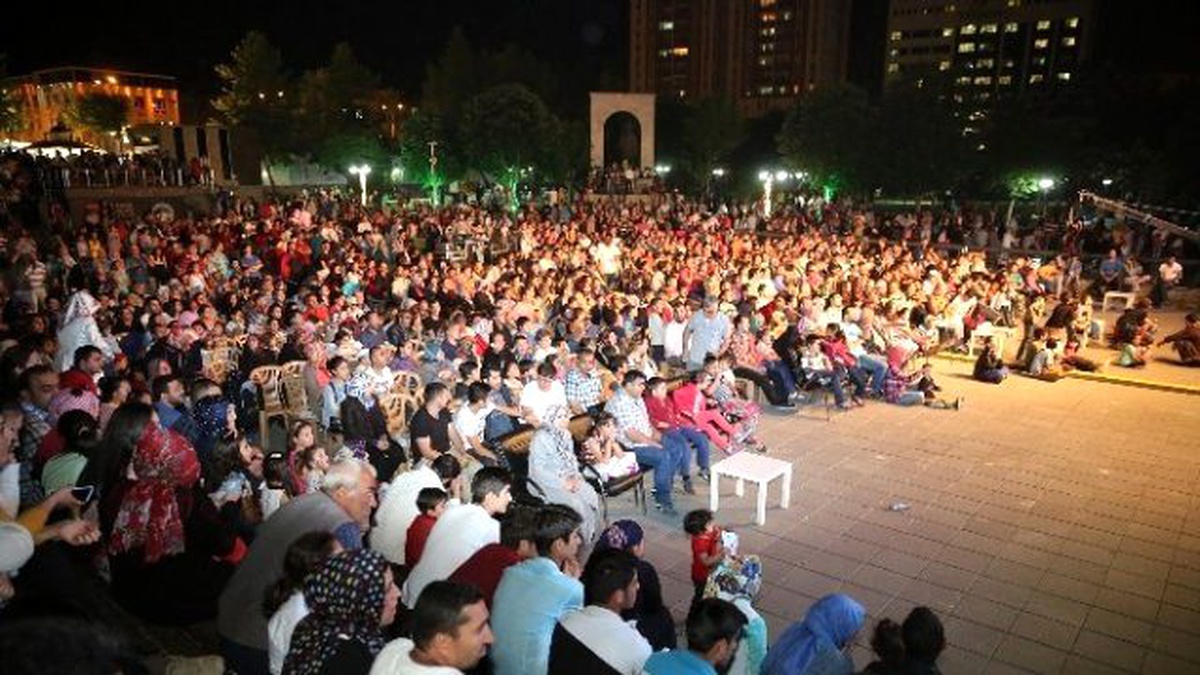Ramazan Sokağı\'nda Sufi Mehter Rüzgarı