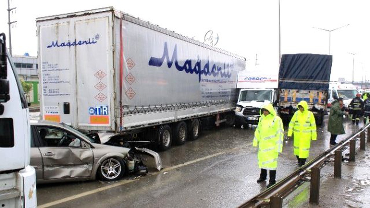 Sağanak Yağmur Zincirleme Kazaya Neden Oldu: 7 Yaralı