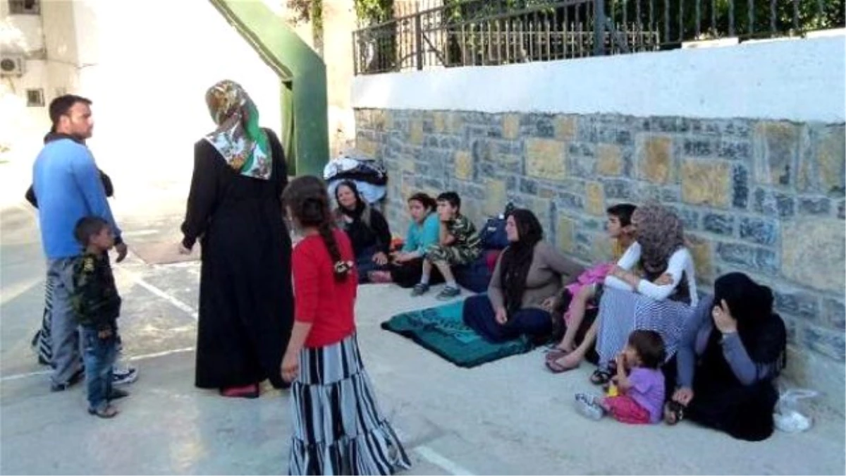 Syrian Refugees İn Bodrum Streets Placed İn Schoolyard