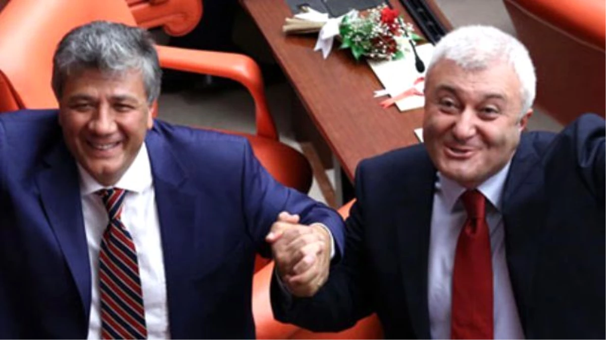 Tuncay Özkan ve Mustafa Balbay\'dan Meclis Pozu