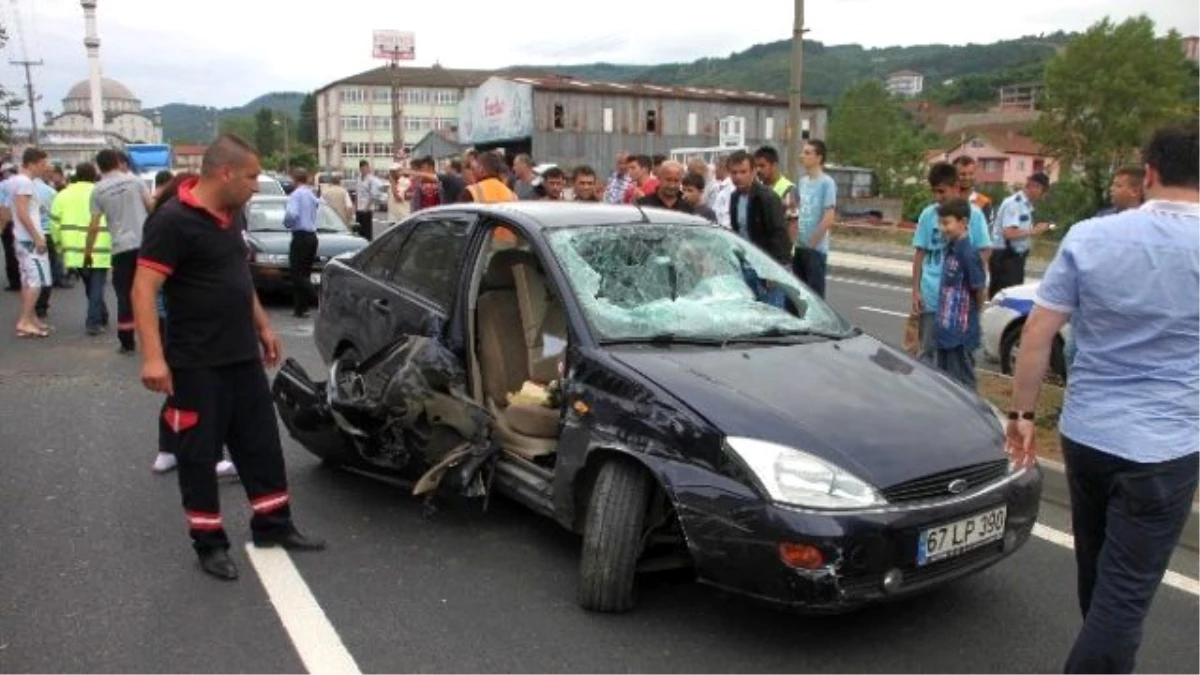 Tüp Aracına Çarpan Otomobil Takla Attı: 2 Yaralı