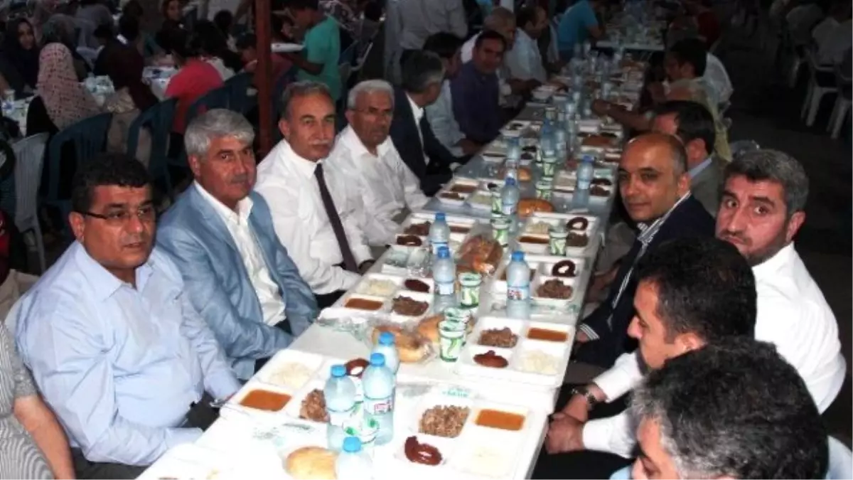 Vali Büyük, Orucunu İftar Çadırında Vatandaşlarla Açtı