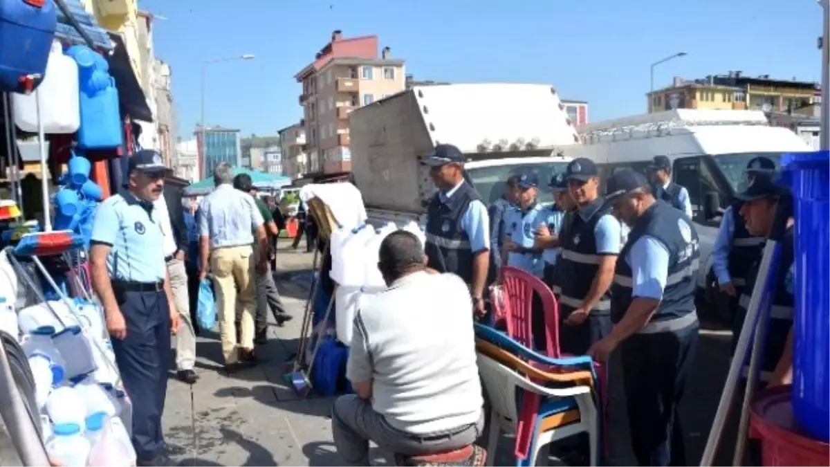 Zabıta Kaldırım İşgali Yapan Esnafı Uyardı