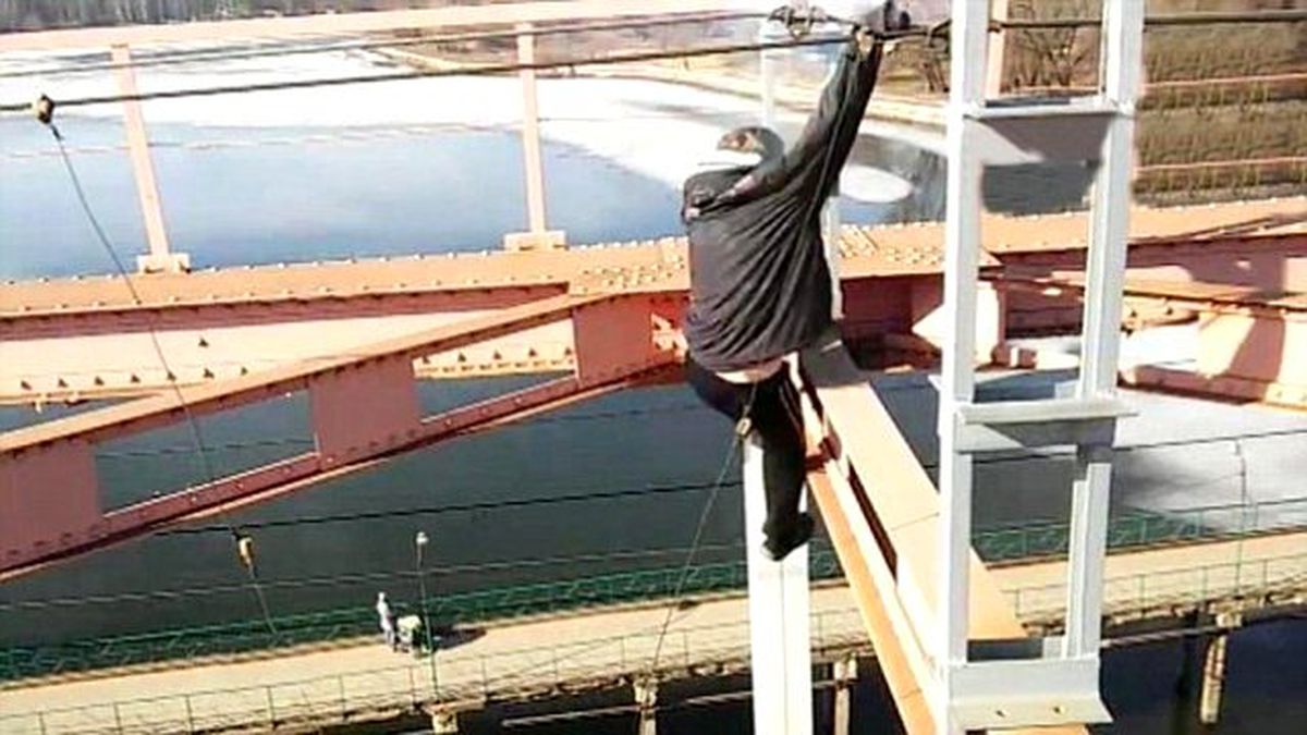 14 Yaşındaki Genç 30 Bin Volt Elektriğe Kapılıp Öldü