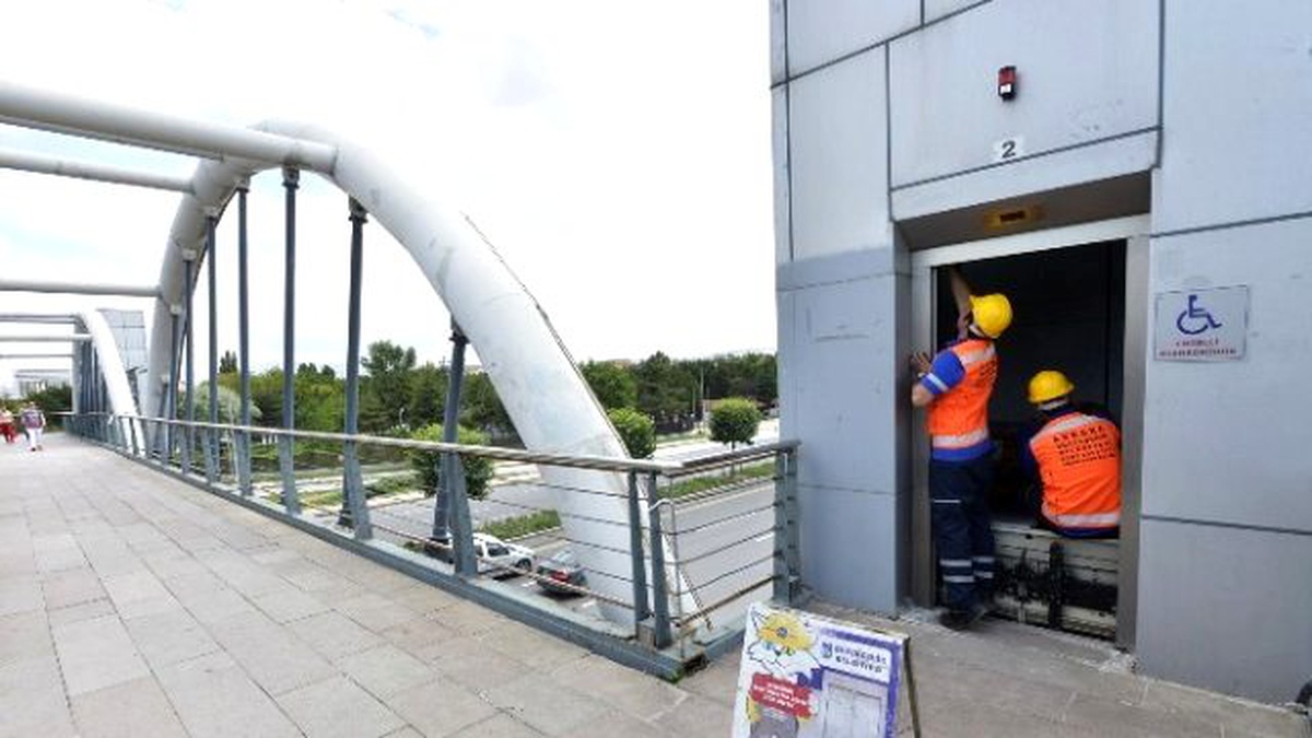 Asansörlere Verilen Zarar Engellileri Vuruyor