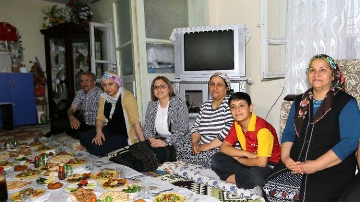 Başkan Şahin, Yetim Evine Konuk Oldu