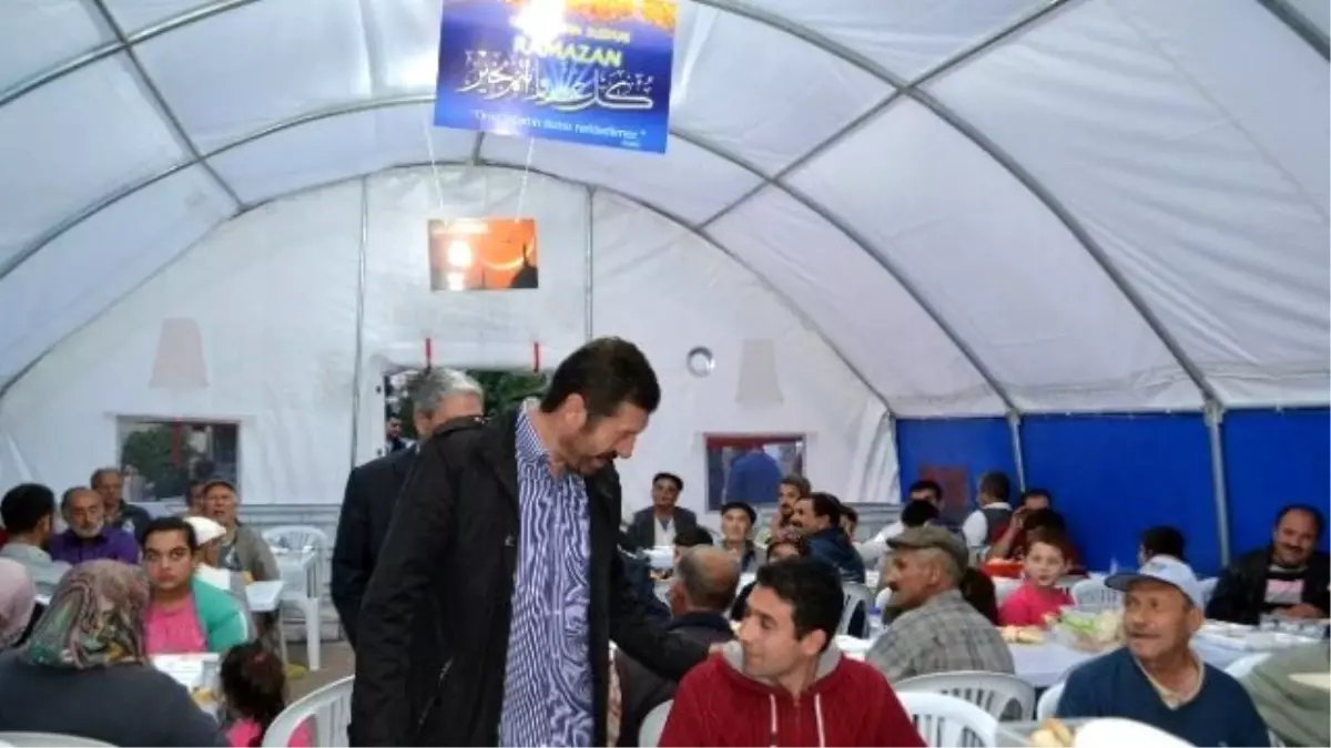 Başkan Yavaş, Orucunu İftar Çadırında Açtı