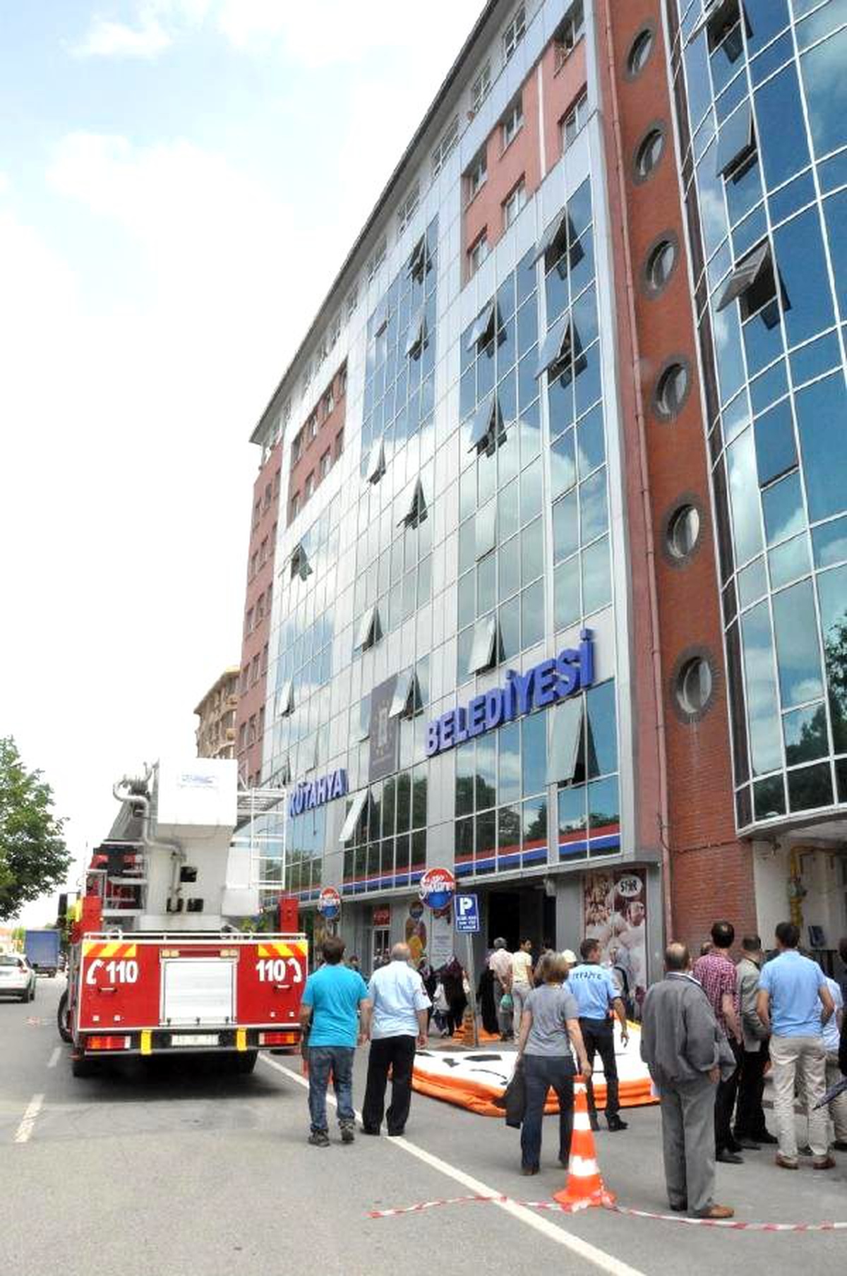 Belediye Binasının Çatısına Çıkıp İntihar Etmek İstedi