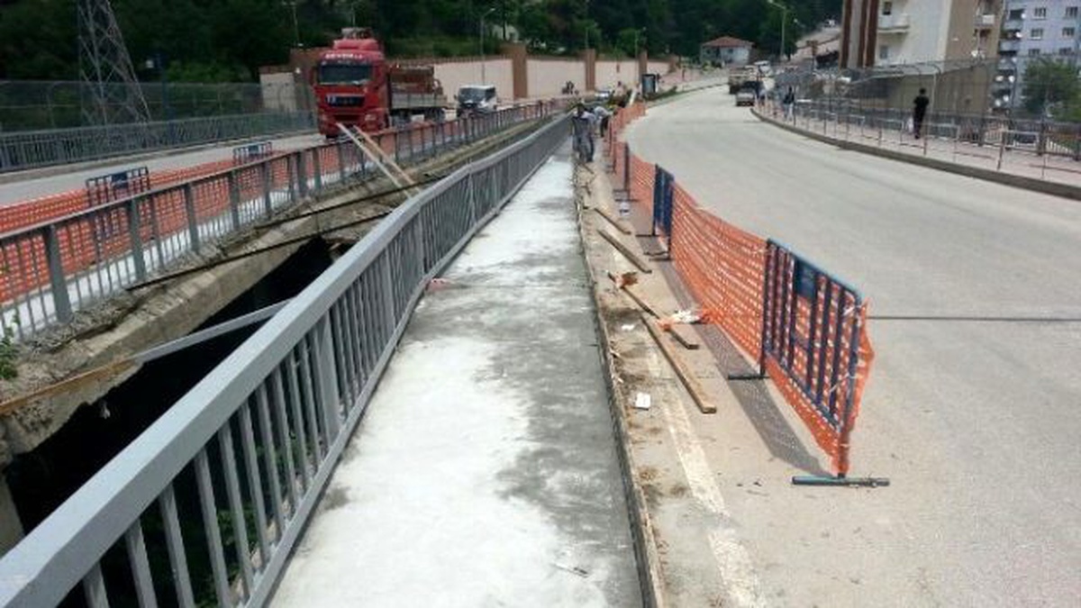 Bilecik Belediyesi Fen İşleri Müdürlüğü Ekiplerinden Mazgal Temizliği