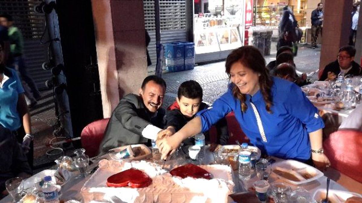 Bto\'dan İftar Sonrası Pasta Sürprizi