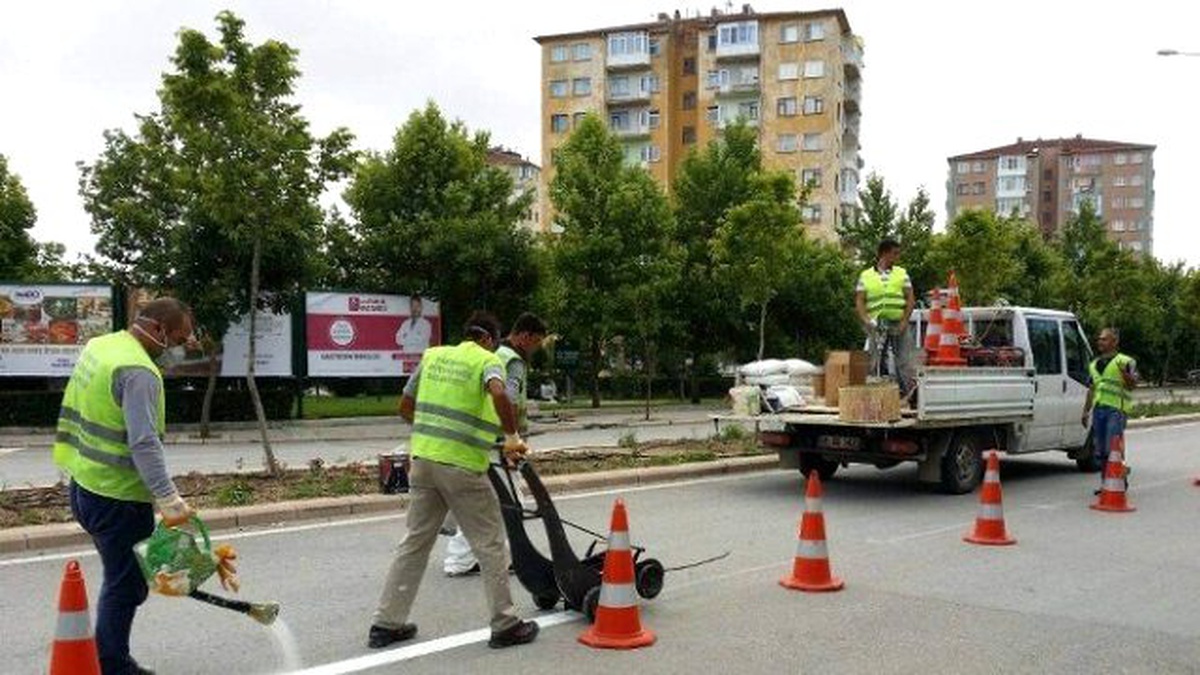 Büyükşehir Belediyesi\'nden Yol Çizgi Boya Çalışmaları