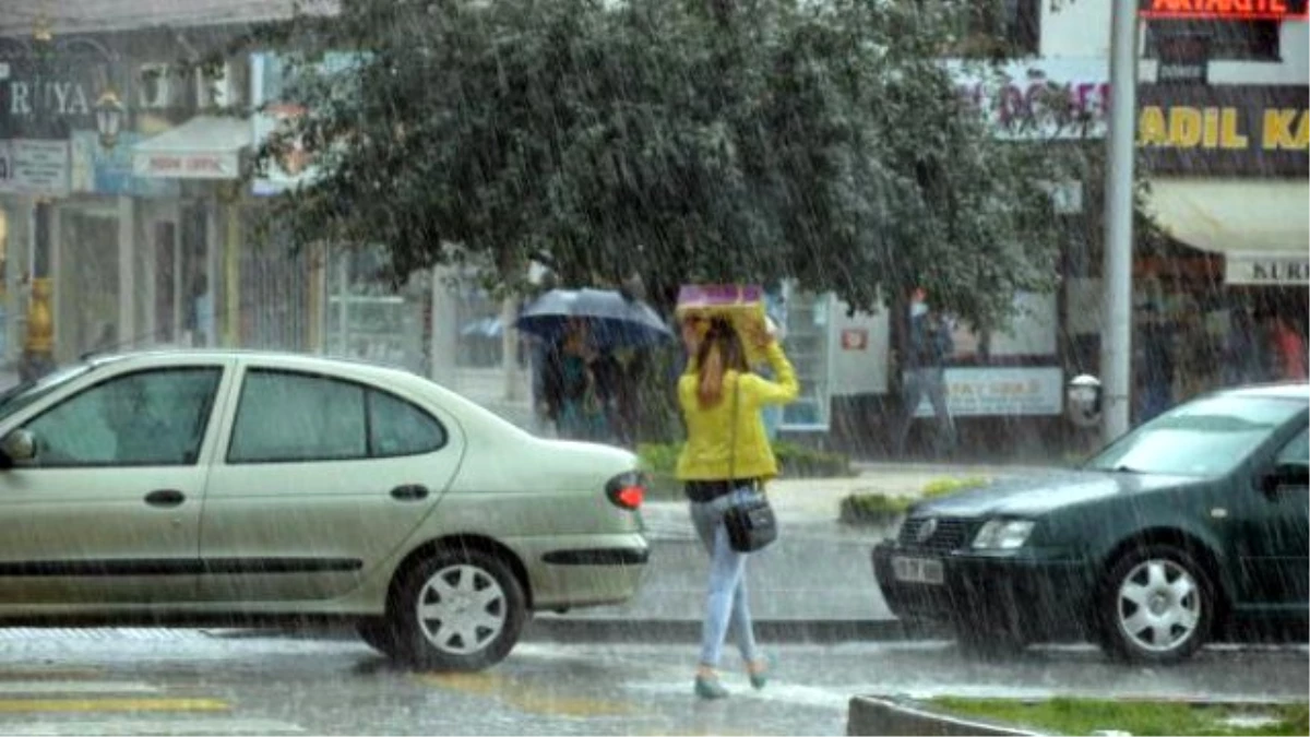 Çorum\'da Sağanak Yağmur Su Baskınına Neden Oldu