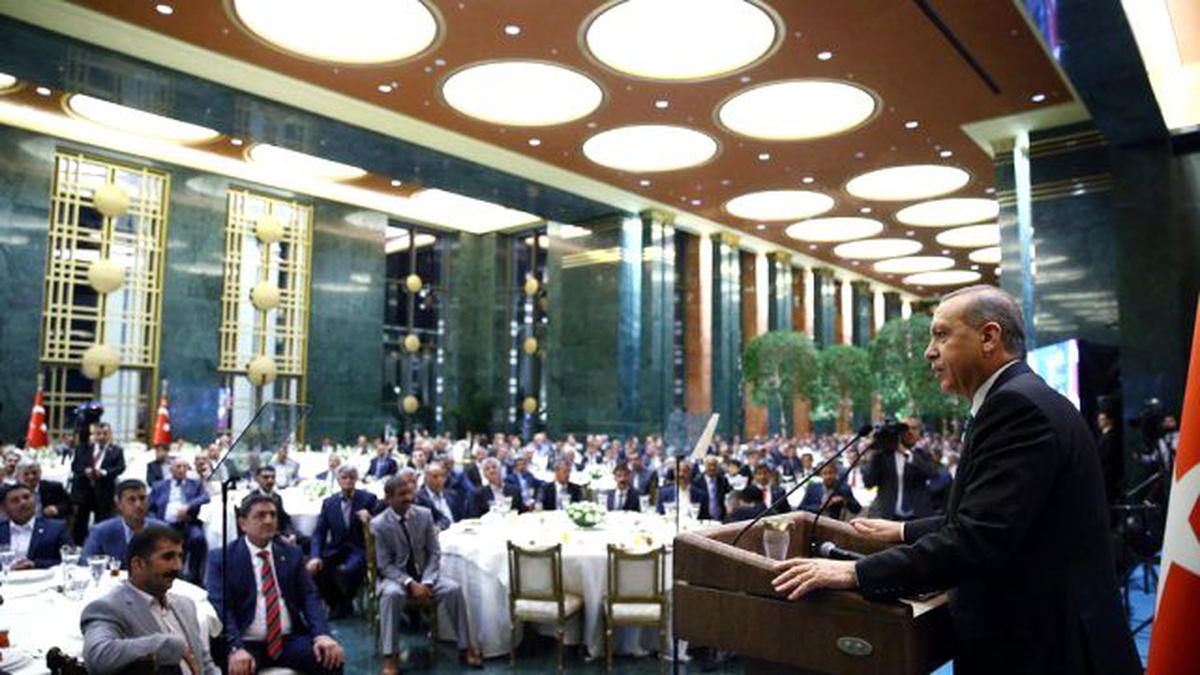 Cumhurbaşkanı Erdoğan, Muhtarlarla İftar Sofrasında Bir Araya Geldi