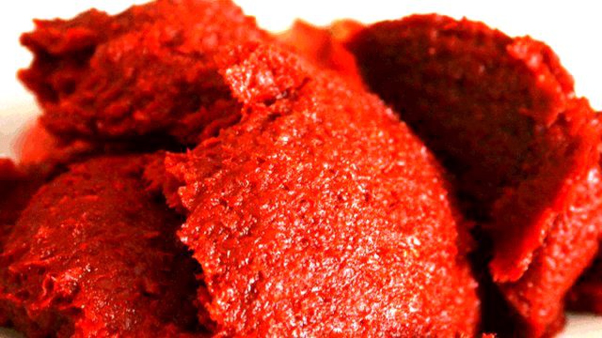 Demirel\'in Açtığı Tesisin Salçası Avrupa Sofralarında
