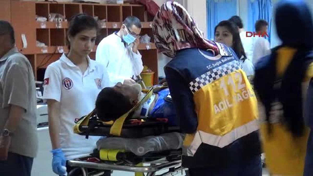 Gaziantep - Devrilen Motosikletten Yola Savrulan Genç Yaralandı