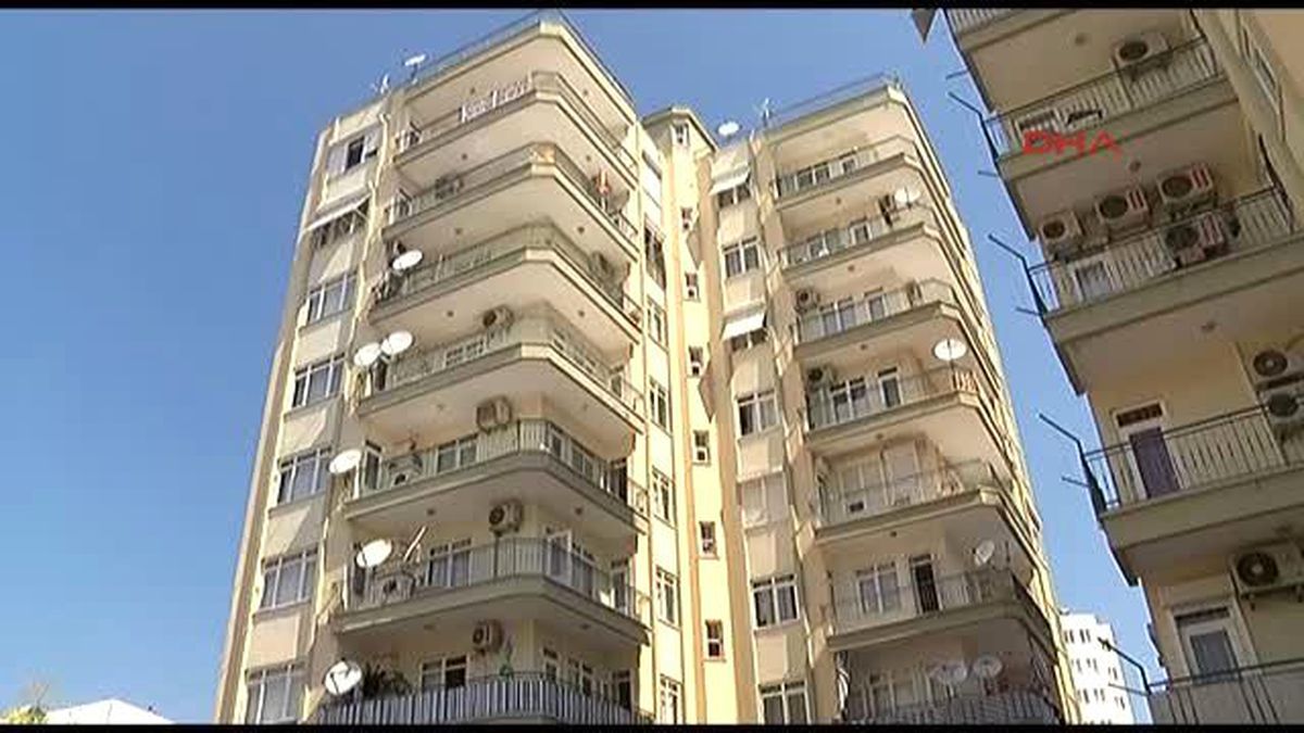 Genç Kızın Mucize Kurtuluşu; 7\'nci Kattan 5\'inci Kata Düştü