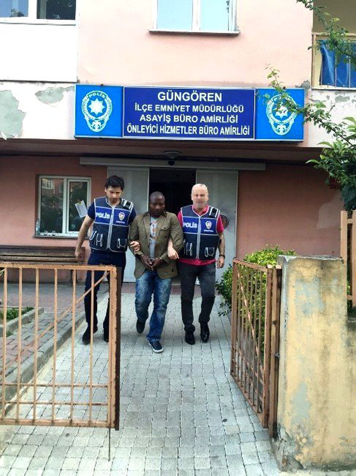 İş Adamını \'Paranı Çoğaltacağım\' Diyerek Dolandırdı