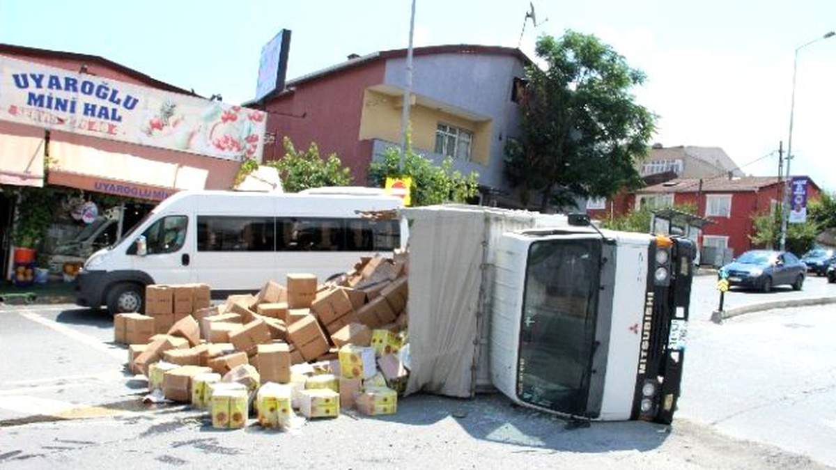 Kamyon Yan Yattı, Ramazan Kolileri Yola Saçıldı