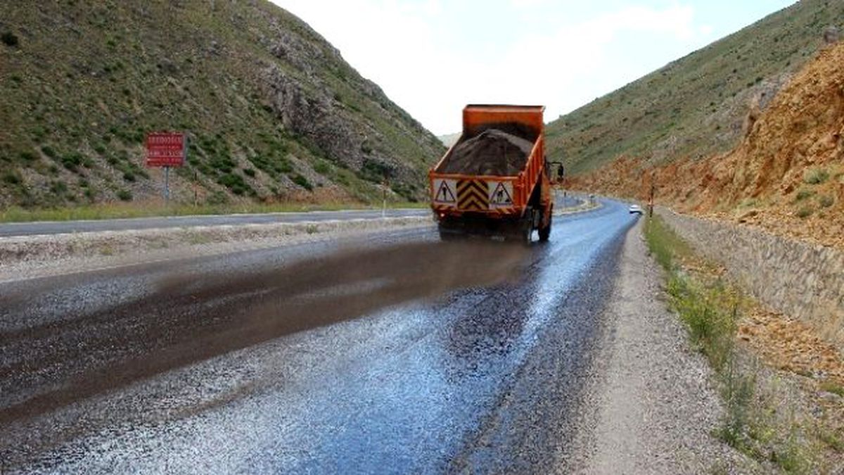 Kayseri\'deki Sıcaklar Asfaltı Eritti
