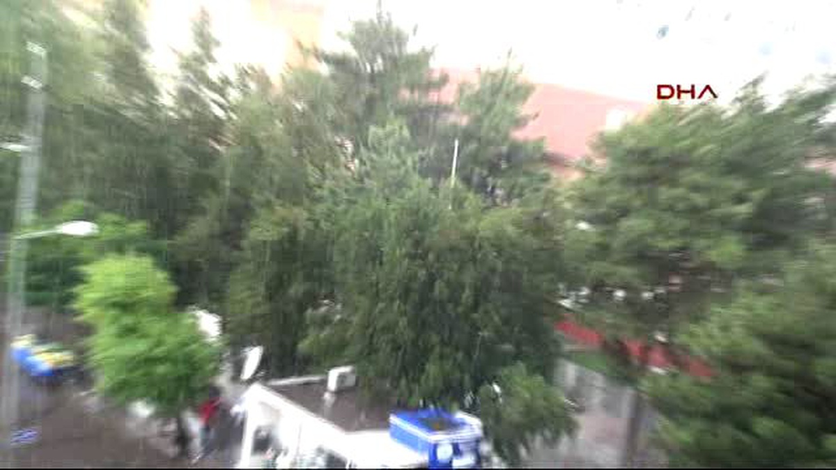 Kırıkkale\'de Yağmur ve Dolu Hayatı Felç Etti