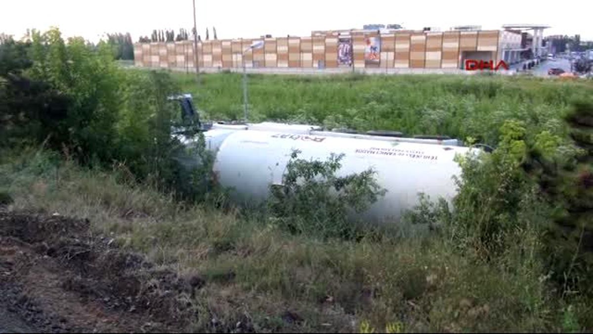 Kütahya - Lpg Tankeri Şarampole Devrildi: 1 Yaralı