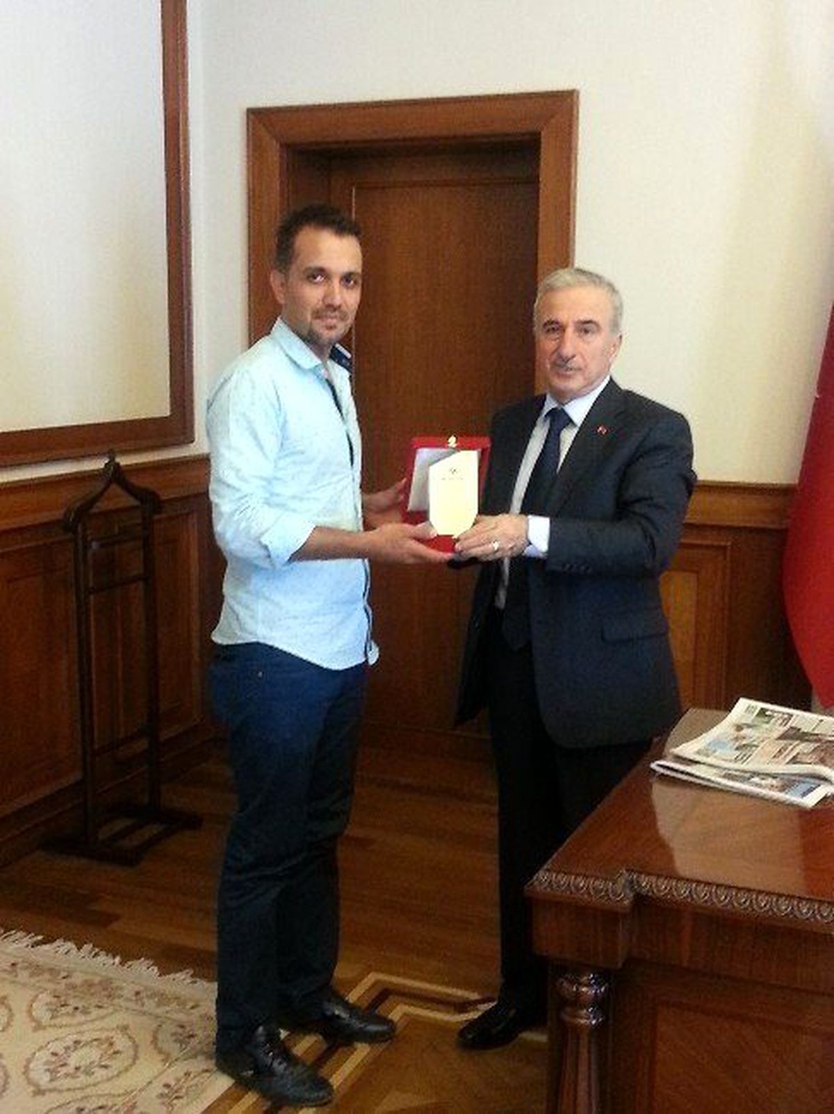 Mafsad\'tan Vali Kamçı\'ya Plaket