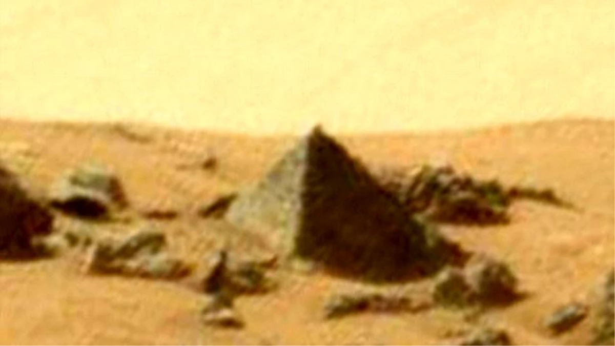 Mars\'ta Piramit Şeklinde Bir Yapı Tespit Edildi