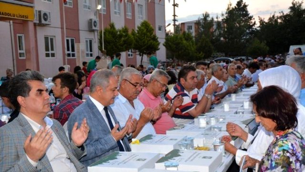 Osmaniye Belediyesi\'nin Mahalle İftarları Başladı