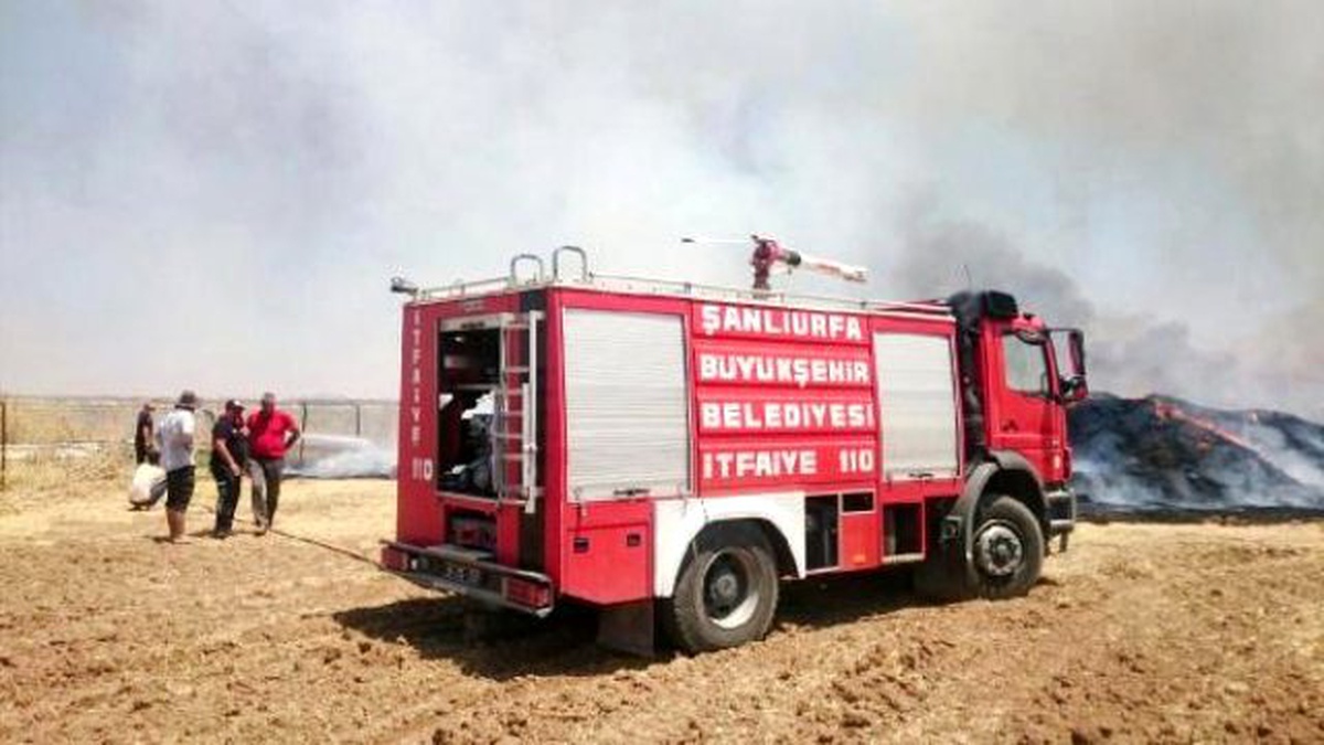 Şanlıurfa\'da Anız Yangınında 50 Ton Saman Kül Oldu