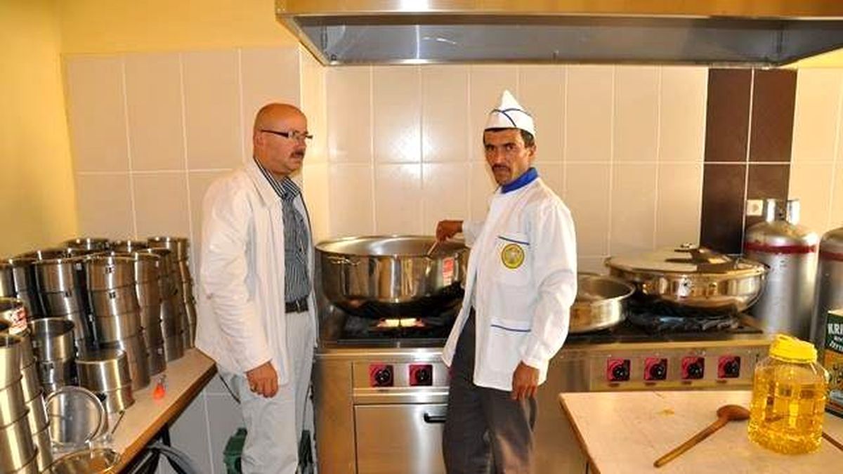 Sarıveliler Belediyesi'nden Yaşlı ve Kimsesizlere Sıcak Yemek