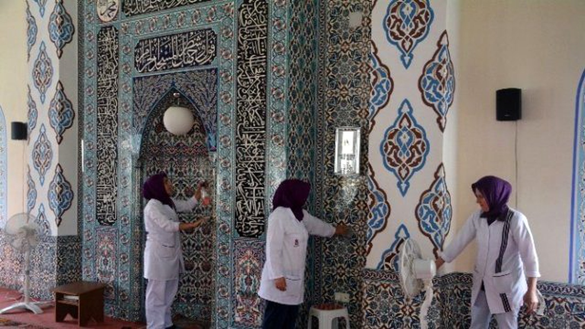 Şehzadeler Belediyesinden Camilere Temizlik Desteği