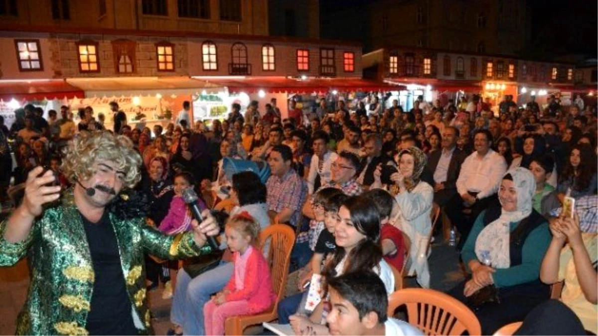 Seksenler Dizisi Oyuncuları Ramazan Sokağını Şenlendirdi